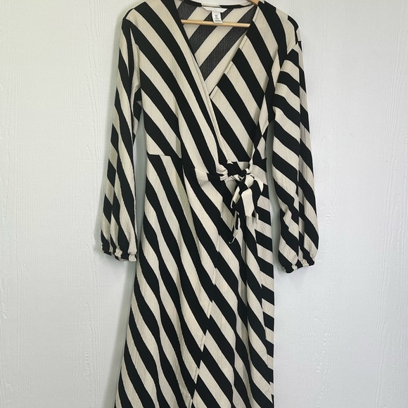 H&M - Black And White Stripe Balloon Long Sleeve Wrap Dress Size Medium - Picture 9 of 12